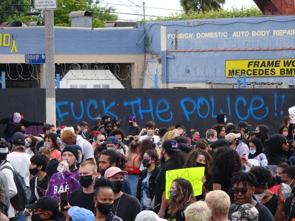 Noem & Lewandowski Pointing Fingers Amid Immigration Pressure